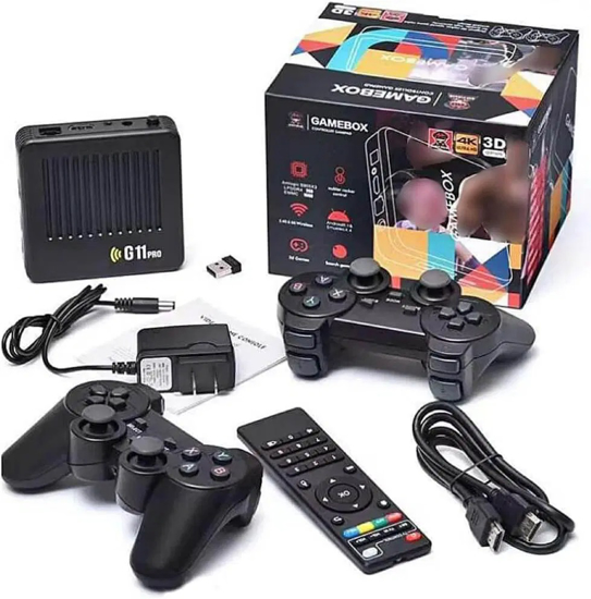Image sur console de jeu G11 Pro Game tv Box, 32 000 jeux intégrés, 40 émulateurs, console de jeu rétro HDMI 4K avec manettes sans fil 2,4 GHz, console de jeu portable Plug and Play, cadeau pour homme et mari (64 Go)
