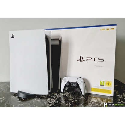 Agrandir l'image de PlayStation 5 Édition Standard, PS5 avec Manette Sans Fil DualSense ( open box) Image de PlayStation 5 Édition Standard, PS5 avec Manette Sans Fil DualSense ( open box)